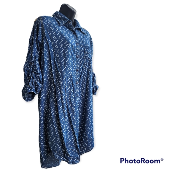 R N B (Rich & Beautiful Just Like You) Chambray Roll Tab Sleeve Dress 1X. - Picture 3 of 4